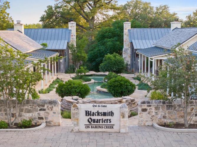Blacksmith Quarters Fredericksburg Bilik gambar